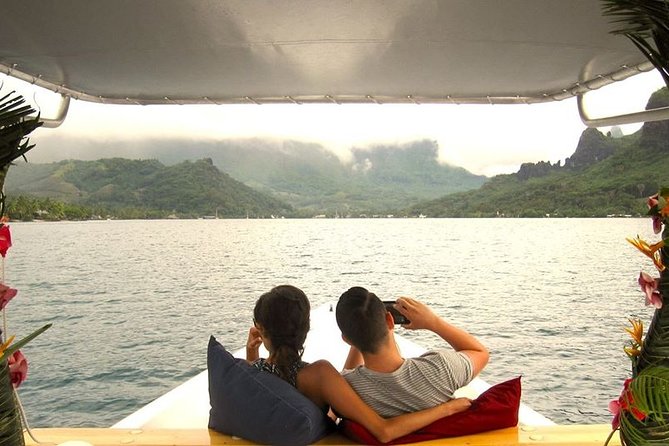 2-hour Private Sunset Cruise - Live Ukulele With Your Guide, Captain Will, and Elvis