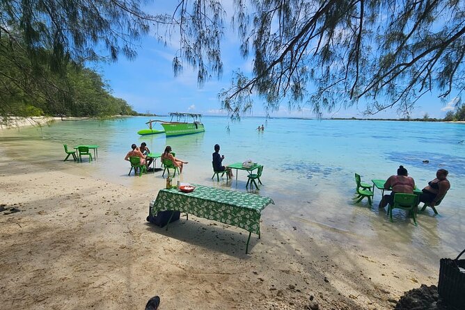 Activity/Excursion Lagoon Tour to Moorea by Canoe 6 hours - Cook Bay and Opunohu: the scenery stop that sets the tone