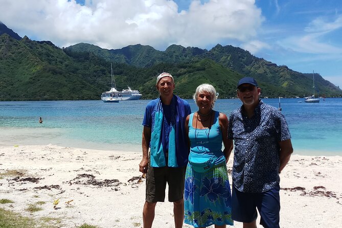 Blue Pearl Private Tour - Rotui fruit juice and Manutea distillery tastings