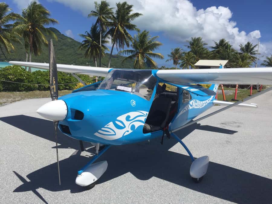 Bora-Bora 30 minutes private flight in light aircraft - Bora airport meeting and the sea shuttle reality check