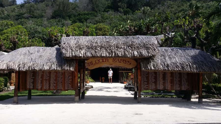Bora Bora by Land and Sea: 4WD Safari and Snorkel - Crafts and coconut oil, plus fruit sampling that feels real