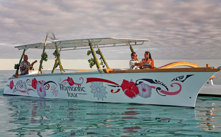 Bora Bora: Combo Sunset Cruise & Romantic Dinner at St James - A 4-hour Bora Bora night built for romance and timing