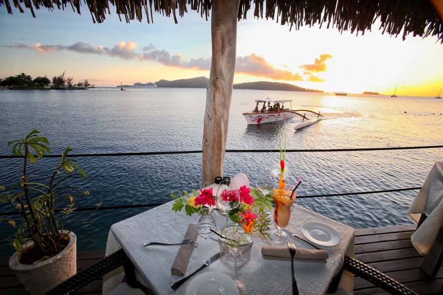 Bora Bora: Combo Sunset Cruise & Romantic Dinner at St James - Champagne, lagoon views, and what the cruise actually includes