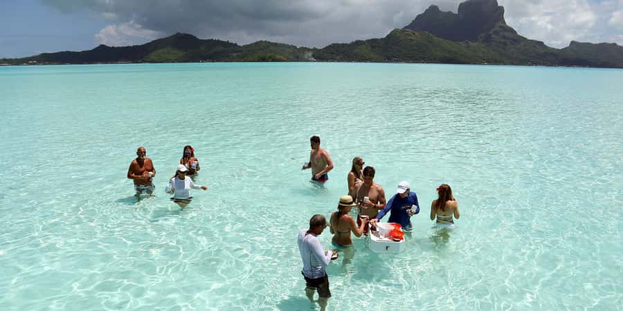 Bora Bora: Half Day Catamaran Sailing & Snorkelling - Crew care and the small-group advantage