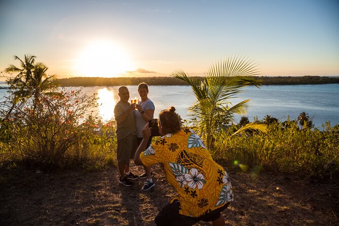 Bora Bora: Half Day Island 4WD Guided Tour - Sunset tour with sparkling wine: a small upgrade with big photo payoff