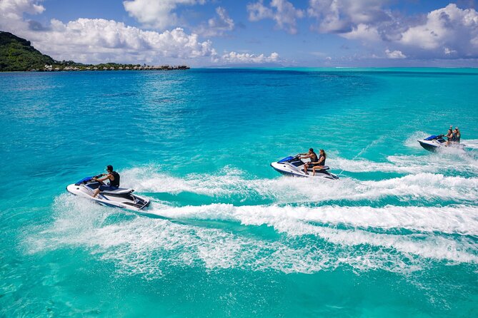 Bora Bora Jet Ski Tour - Coconut-husking and the motu moment: the cultural break