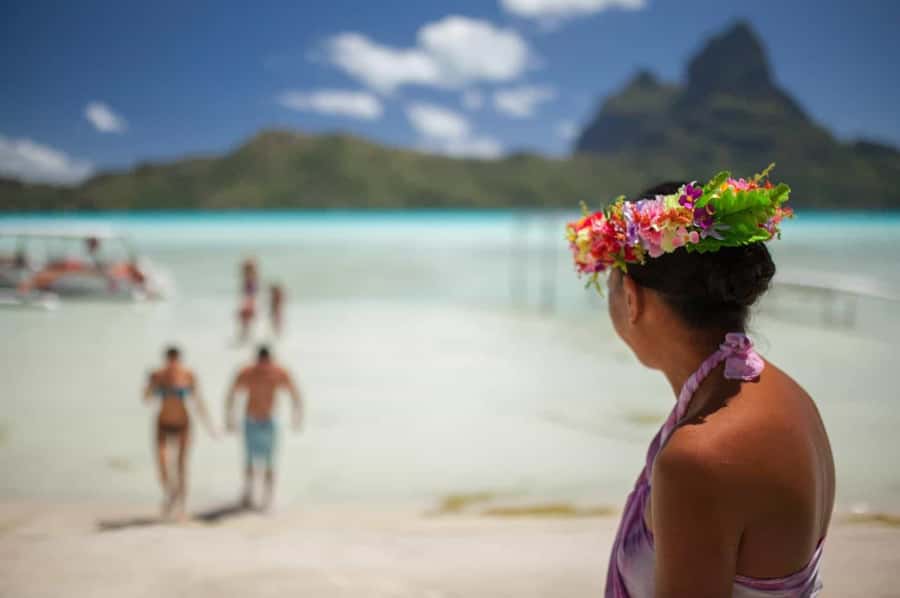 Bora Bora Luxury Tour and Beach Picnic - Shark and stingray viewing in shallow water