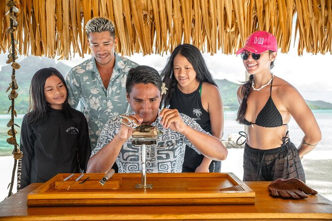 Discover the black pearl in Bora Bora - Snorkeling near the coral garden and choosing your oyster at about 1 meter