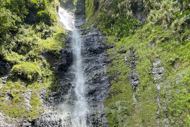 Discovering the emblematic sites of Tahiti - Mara’a Caves: three water-fed caves you can actually picture