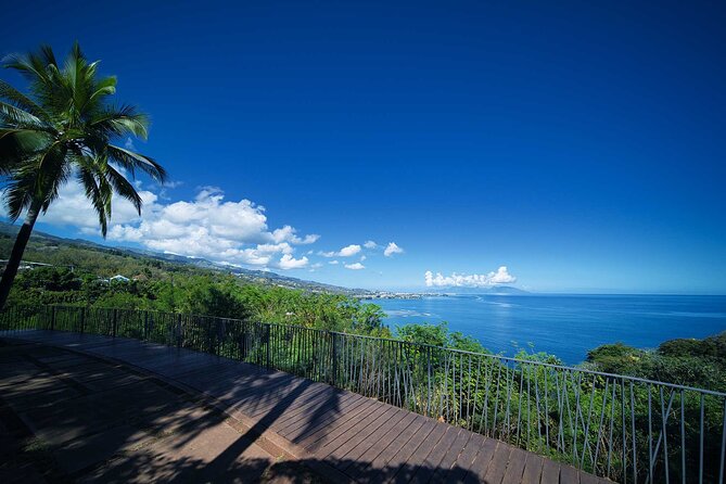 Discovering the emblematic sites of Tahiti - Pointe Vénus and the black-sand coastline, starting with drama