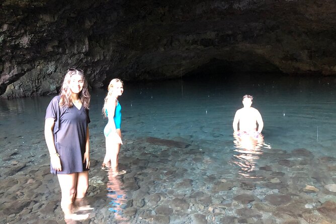 Discovery of Tahiti Nui Island - Taharu’u Beach (Papara): black sand, real ocean use