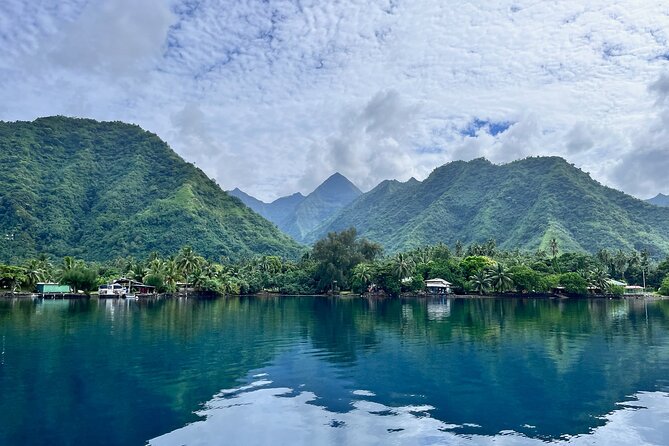 Excursion to discover the authentic Tahiti Peninsula 4:00 - Snorkeling and the sea life: crystal water, corals, tropical fish
