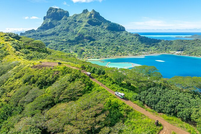 French Polynesia Snorkeling and 4X4 Adventure Tour with Buffet - The boat-to-islet lunch break at Motu Fanfan