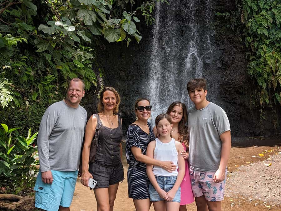 From Papeete: Tahiti Highlights Full-Day Private Tour - Taharuu black sand beach and Vaipahi Water Gardens: two very different kinds of beauty