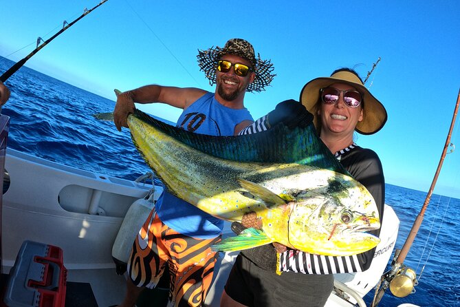 Half-day Big Fishing in Moorea on shared tour - Wildlife spotting: whales, dolphins, pilot whales, and sharks