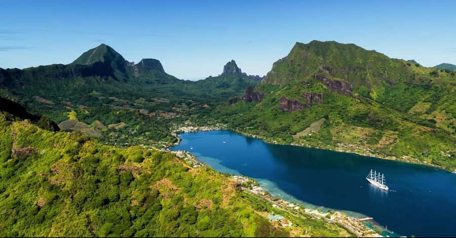 Half day Private tour of Moorea Safari Albert Pick up hotel - Belvedere Lookout and Magic Mountain: Views You Can Photograph Fast
