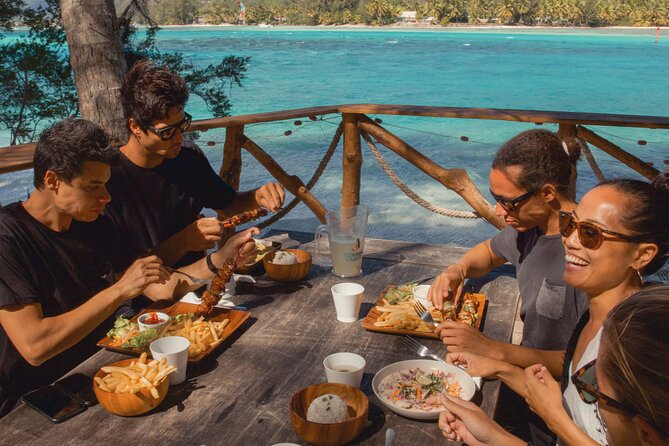 Half Day Tour lagoon discovery marine fauna flora small group - The break on board: fruit, drinks, and a quick reset
