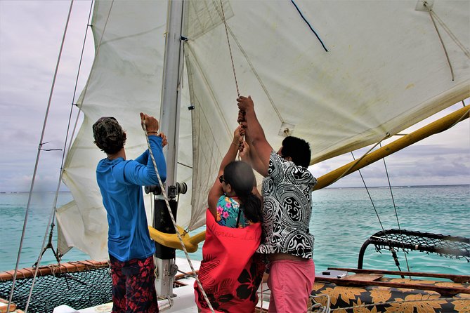 Introduction to sailing and discovering the lagoon - The Vaapiti Canoe and Small-Group Setup