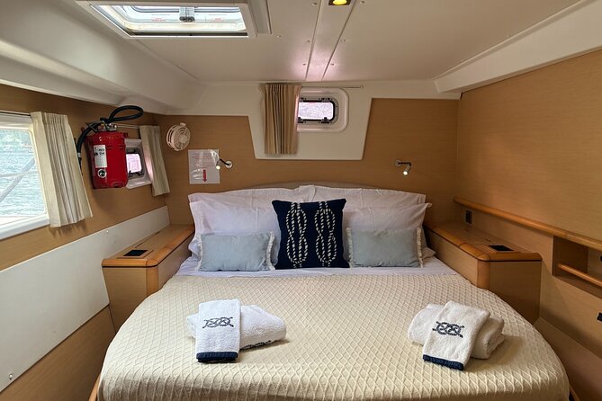 Luxury Private Moorea Cruise Tour - What the captain and hostess do onboard