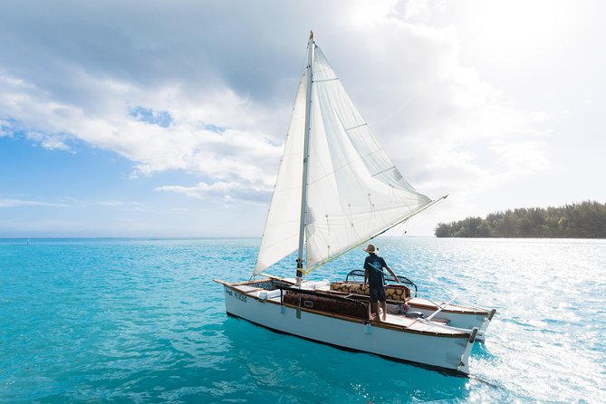 Moorea Discovery Half-day Sailing - Food and drinks onboard: more than just a snack
