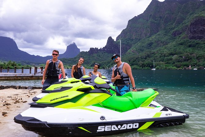 Moorea Explorer Jet Ski tour - The swim breaks: feeding fish, then getting your time in the water