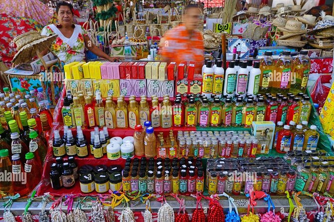 Papeete Market Place - The flower necklace, a simple cultural touch