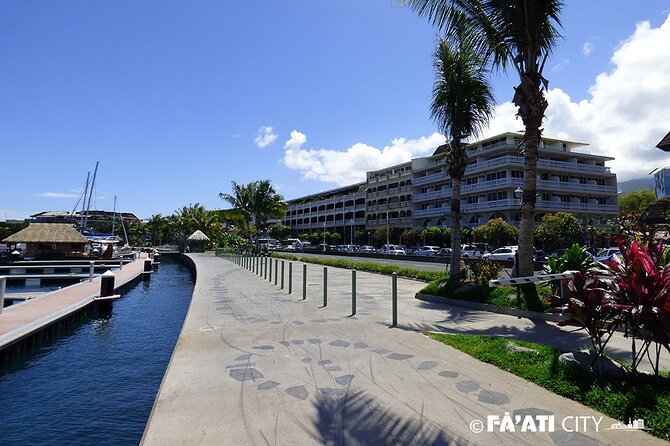 Papeete Walking Tour - Tahiti - Stop 2: Mairie de Papeete, colonial architecture with modern meaning