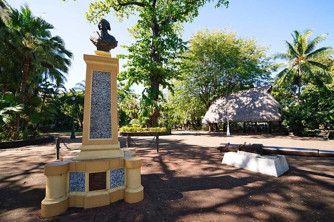 Private 2 Hour Walking Tour in Papeete - Stop 1: Bougainville Park and the island story behind the name