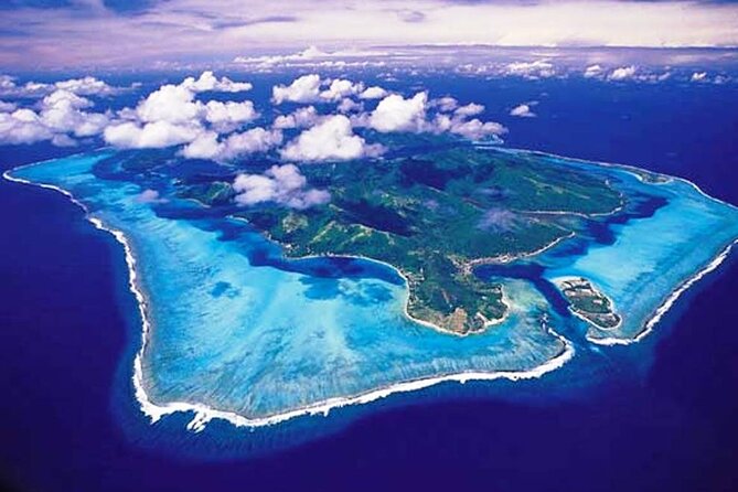 Private 30-minute flight downwind of Huahine - Why a private 30-minute flight over Huahine makes sense