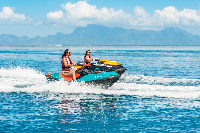 Private and Local Sunset Cruise in Tahiti - The sandbank stop and pastenague rays at sunset