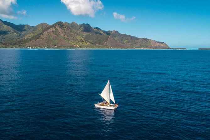 Private sailing adventure - Vaapiti on Mooreas lagoon: private traditional sailing with a real crew