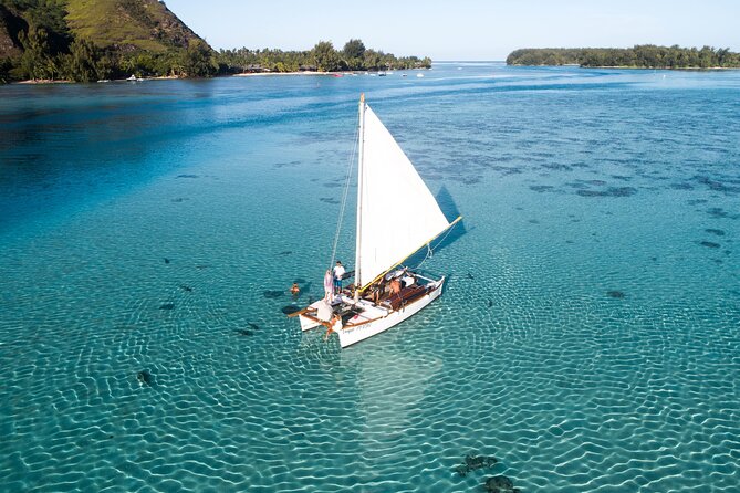 Private sailing adventure - Taking control of the vaa, from ancestral gestures to sail hoisting