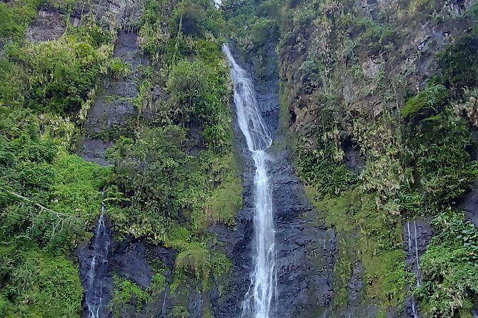 Private Tour of Tahiti's East Coast 3hours - Stop 2: Cascade Vaimahuta, a year-round waterfall moment