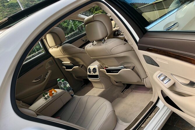 Private transfer Airport, Hotels, Pensions, Ferry, Restaurants - The ride comfort you can feel right away, air-conditioning and a clean vehicle