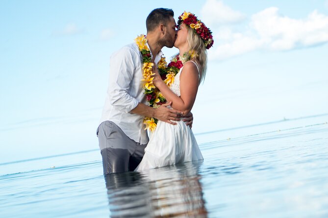 Professional Photo Shooting in Moorea, unique session adapted - Price and group size: when $303.66 per group makes sense