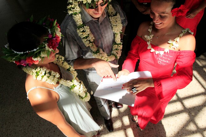 Shared Transfer: Tahiti Airport to Hotel or Cruise Port - What happens between booking and the driver meeting you
