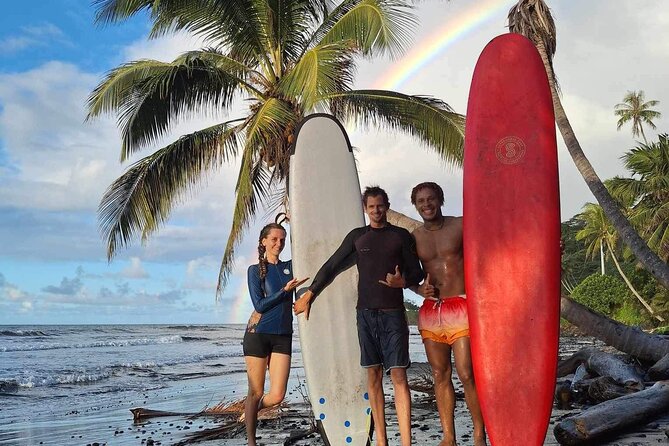 SURF TAHITI Bites & Waves – Surf experience with every bite - How the session flows, from Māhina meeting point to the fruit finish