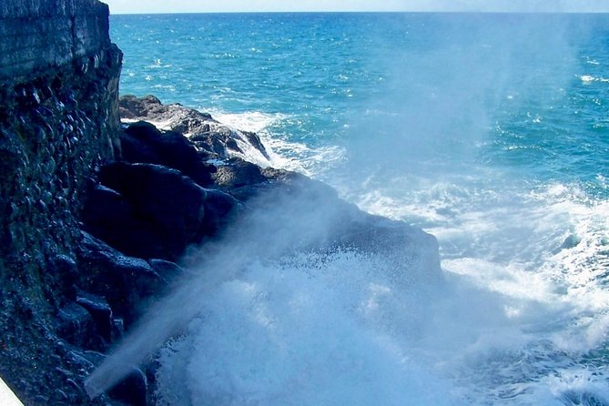 Tahiti: Full Day Tour of the Island - Taharuu Beach and Taravao: black sand, surfers, and the lunch pivot