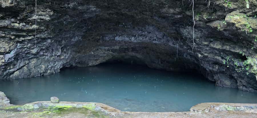 Tahiti: Private Half Day Culture and Nature Highlights Tour - Mara’a Caves: a cool break from the sun