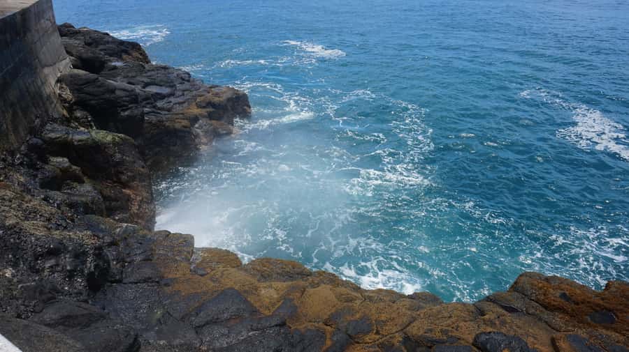 Tahiti: Private Half Day Culture and Nature Highlights Tour - Taharuu Black Sand Beach: drama you can feel