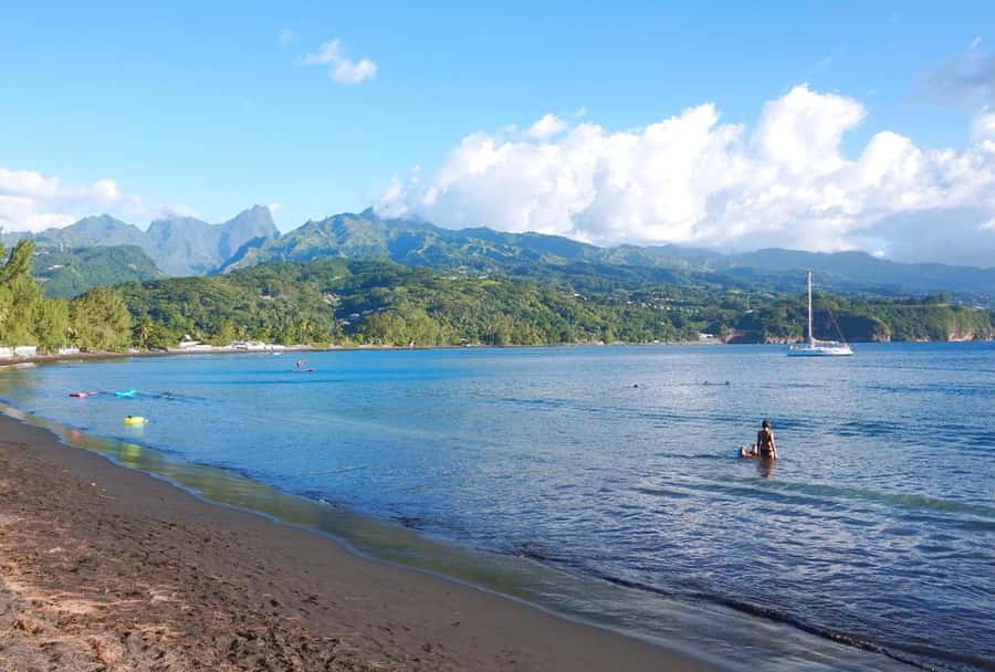 Tahiti Private Half Day Tour. Nature, history and culture - Taharuu Black-Sand Beach: Volcanic Feet and Local Surf Views