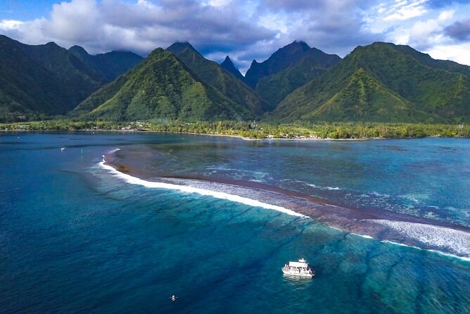 Teahupoo Wave Watching - Why Teahupoo waves are a big deal in Tahiti
