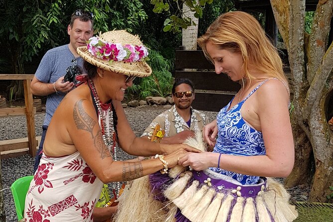 Tour Tahiti in Private - Maraa Grotto: the banyan-shaded fresh water caves