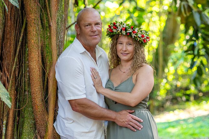 Unique photo shoot in the heart DE Moorea: Beach & mountain combo - Price and value: $473.71 per group up to 8, and what that means for you