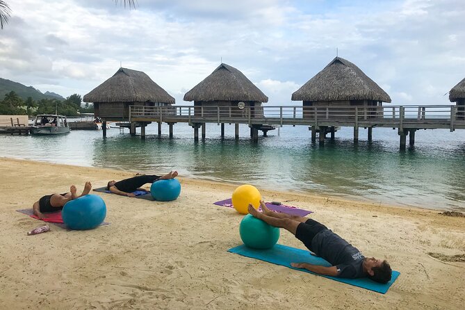 Yoga on the paradise beach of Manava Moorea - Cindy’s coaching style: clear cues and real adjustments